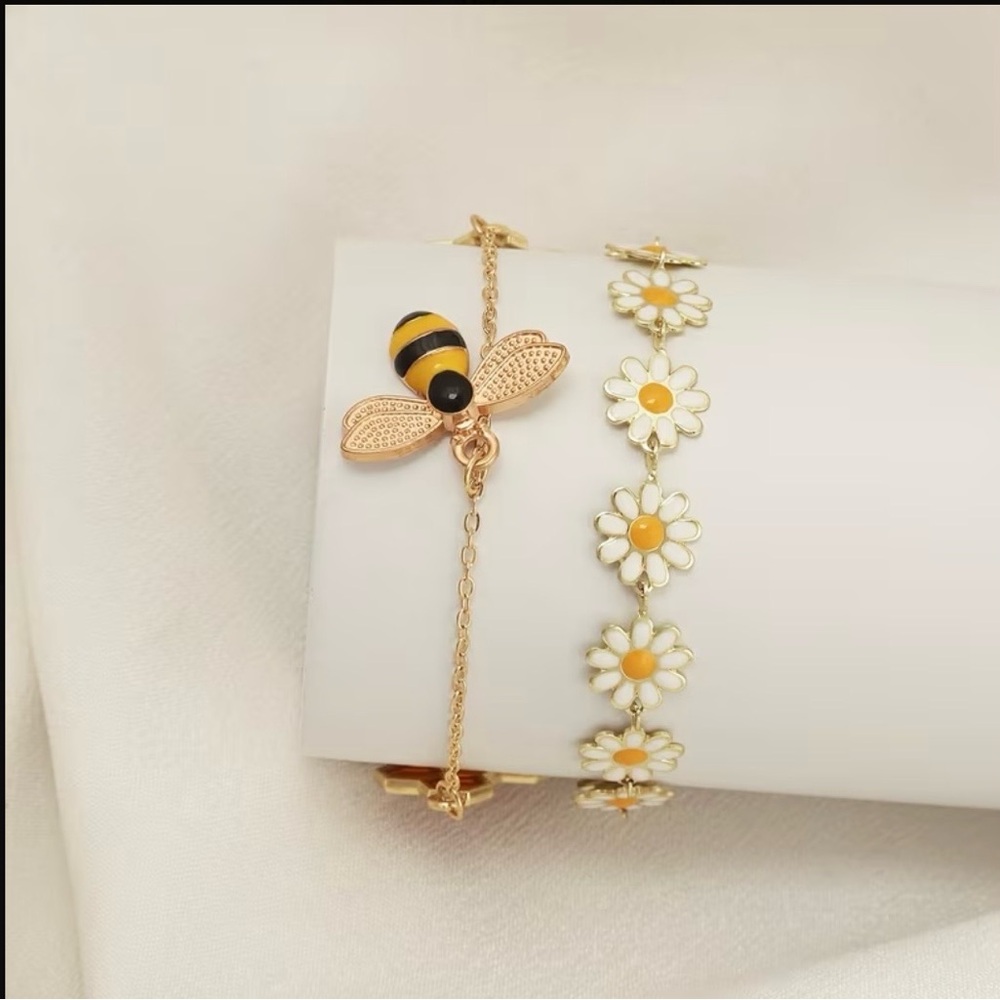 Daisy and Bee Charm Bracelet Set - Picture 2 of 5